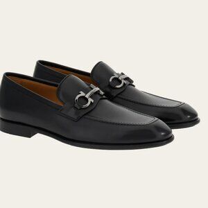 FERRAGAMO Moccasin with Gancini ornament Size: 12.0 Width: EE Quantity: 1